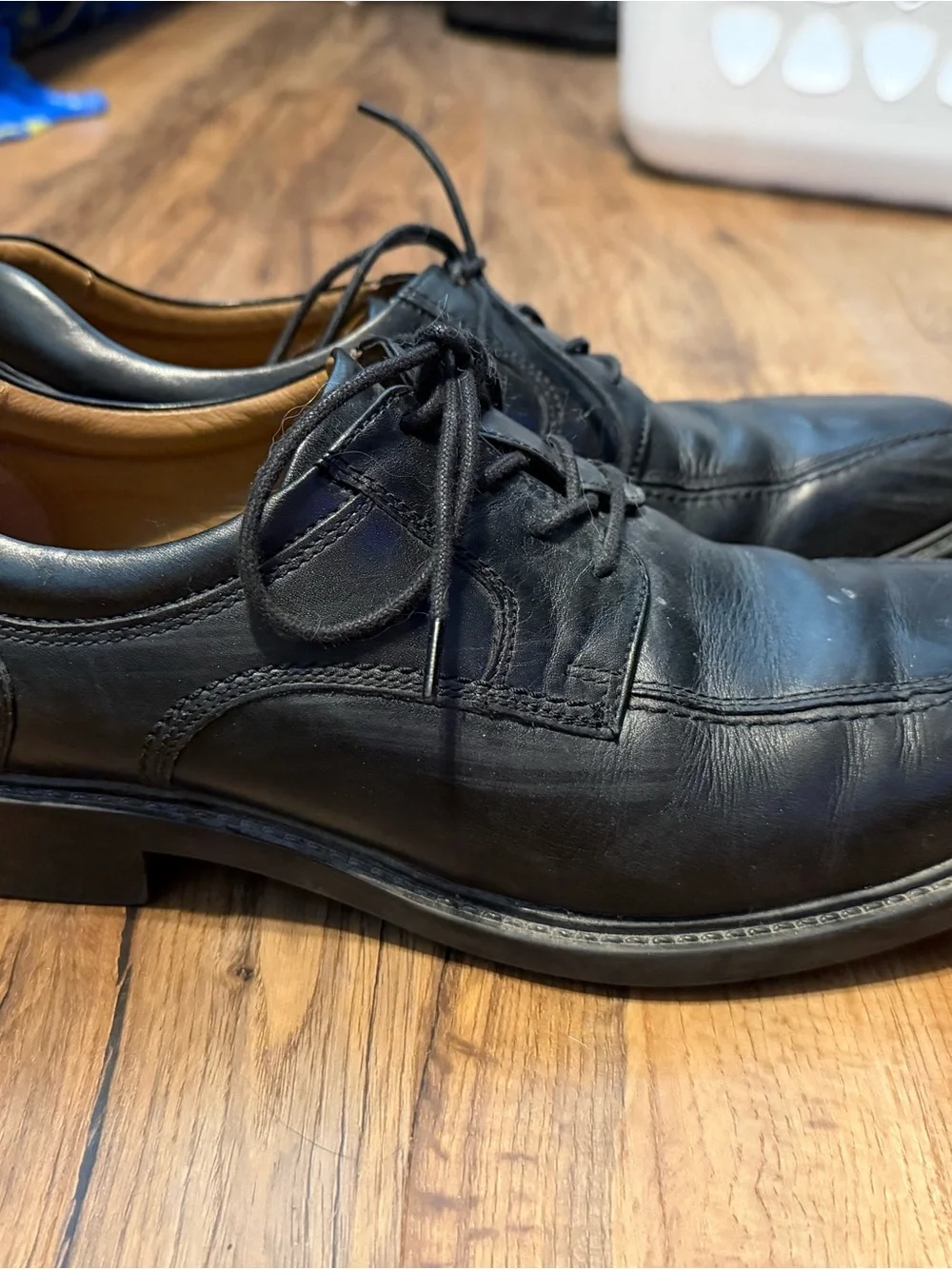 Johnston & Murphy Black Leather Lace-Up Oxfords